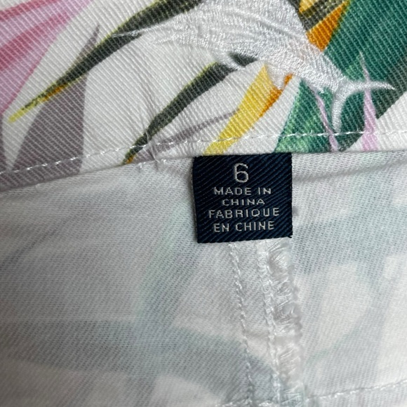 Tommy Bahama Women’s Denim Bermuda Shorts Bird Of Paradise Floral Sz 6 - Picture 10 of 11